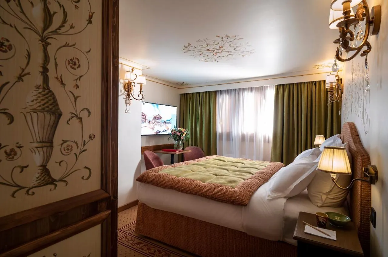 Hotel De La Loze Courchevel 4*,